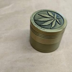 4 part metal grinder Queen Size